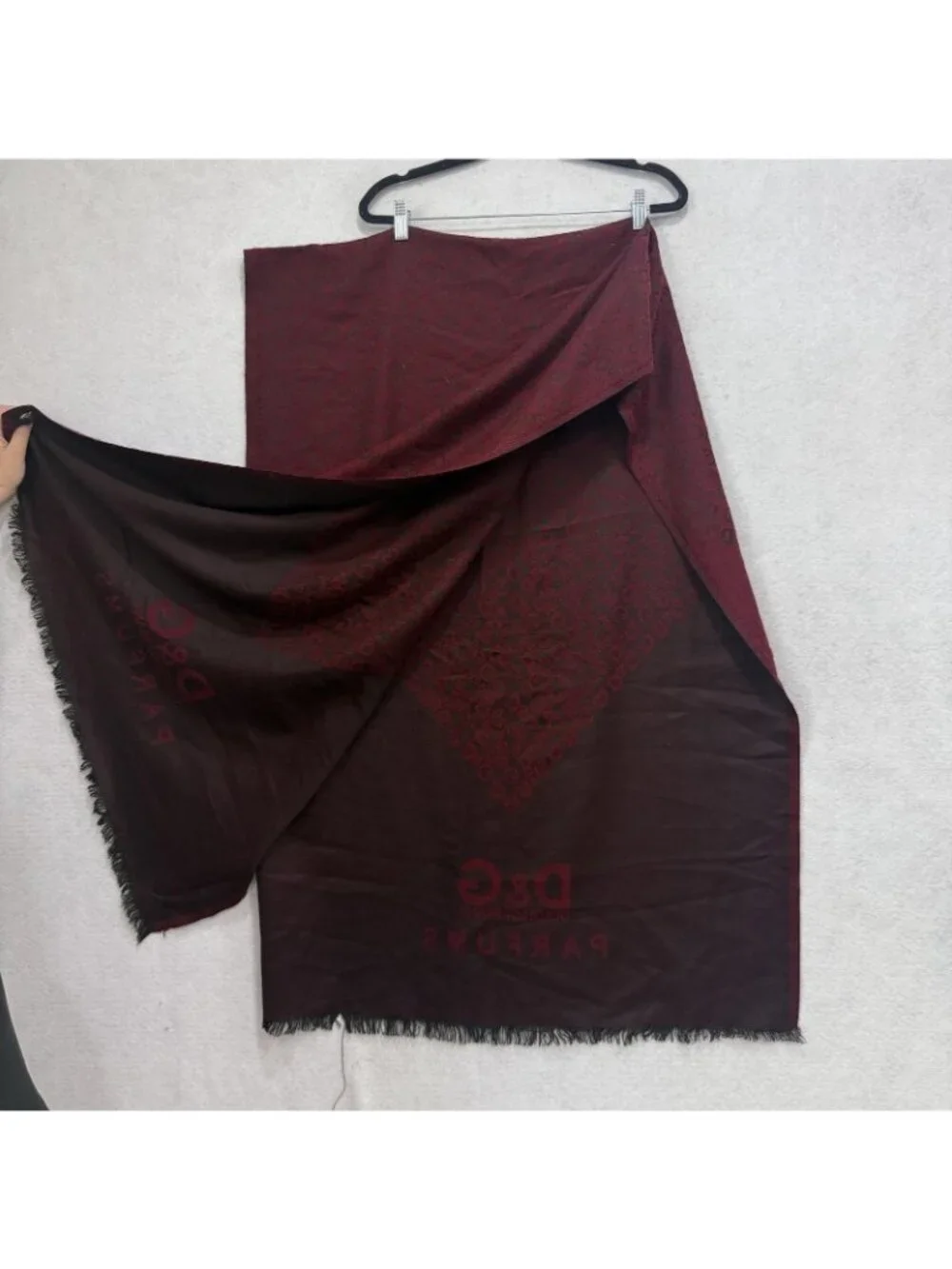 D&G Scarf Womens One Size Red Burgundy Logo Rectangle Wrap Shawl Fringe Parfums